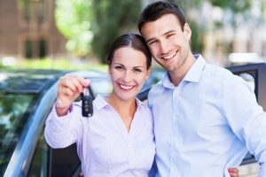 Couple Holding Keys | how to buy a car with bad credit and no cosigner